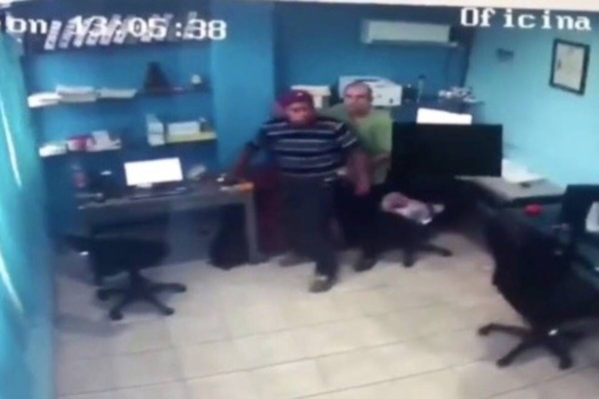 VIRAL: Dos hombres reaccionan a la alerta sísmica y desatan reacciones en redes