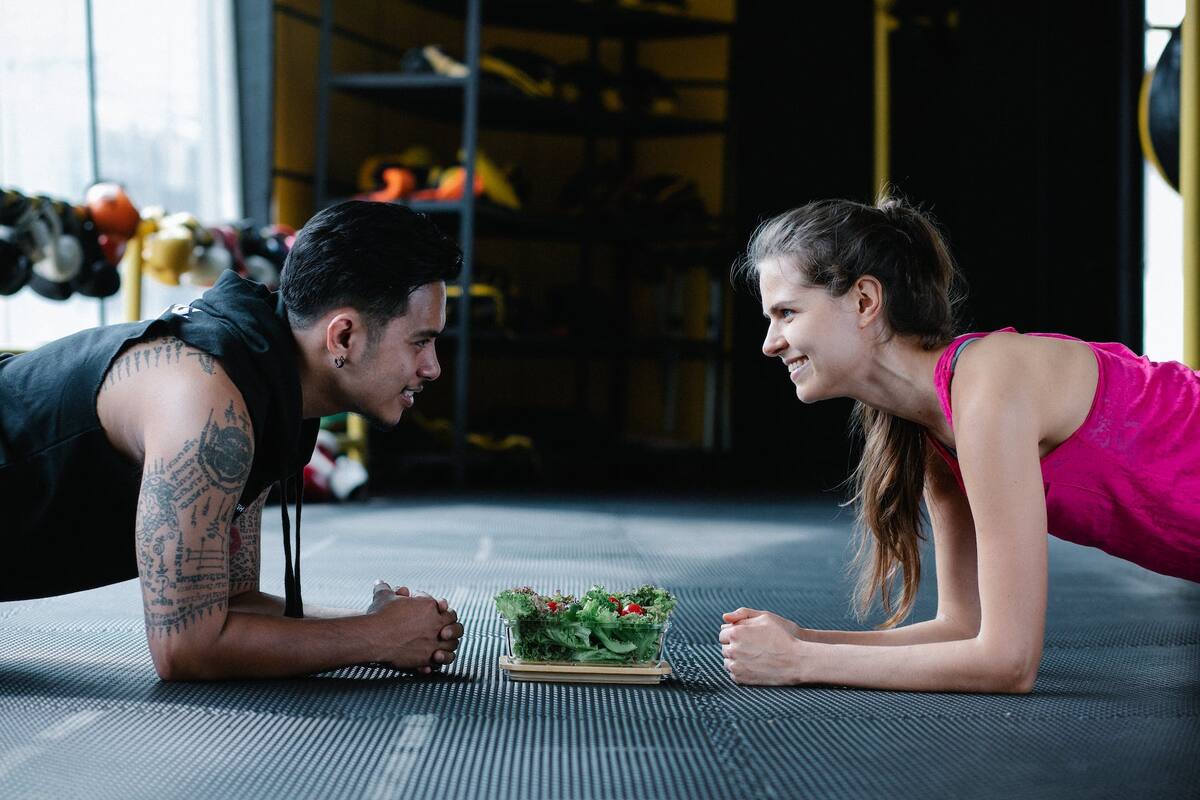 La alimentación adecuada para tu meta fitness 2024, según Chat GPT
