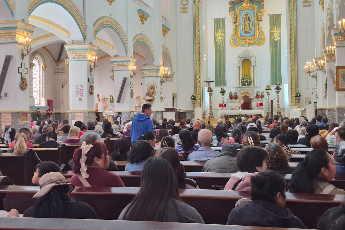 Fieles conmemoran el Día de la Candelaria