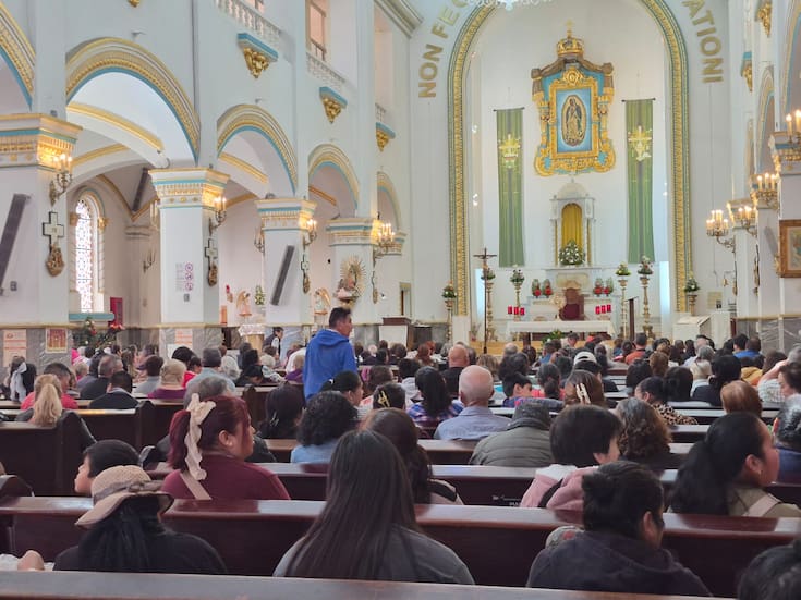 Fieles conmemoran el Día de la Candelaria