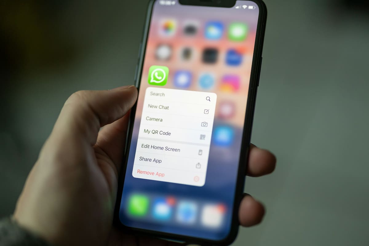 Ya no será necesario que al iniciar nuevas conversaciones se muestre el número de teléfono, sino un nombre, con el objetivo de proteger la privacidad de los usuarios. | Foto: Unsplash