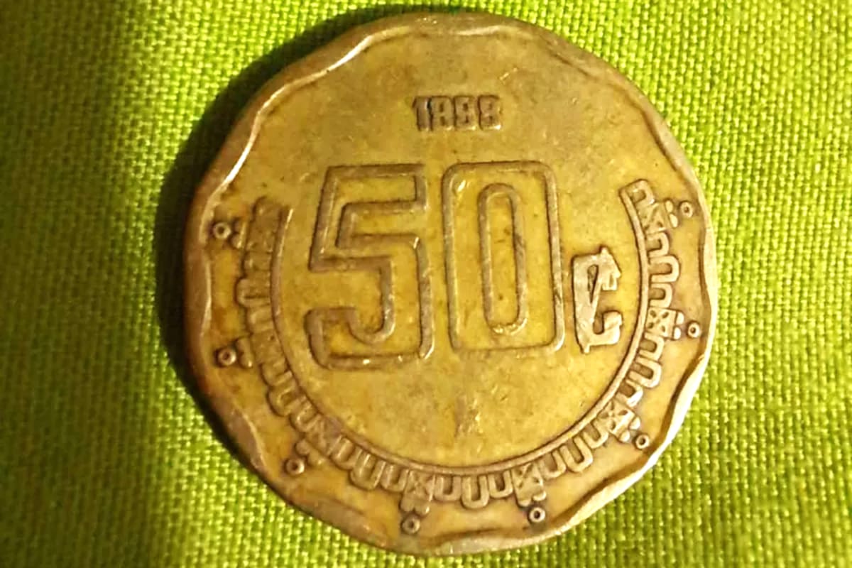 Moneda de 50 centavos con error en su año de emisión alcanza venta de 15 mil pesos