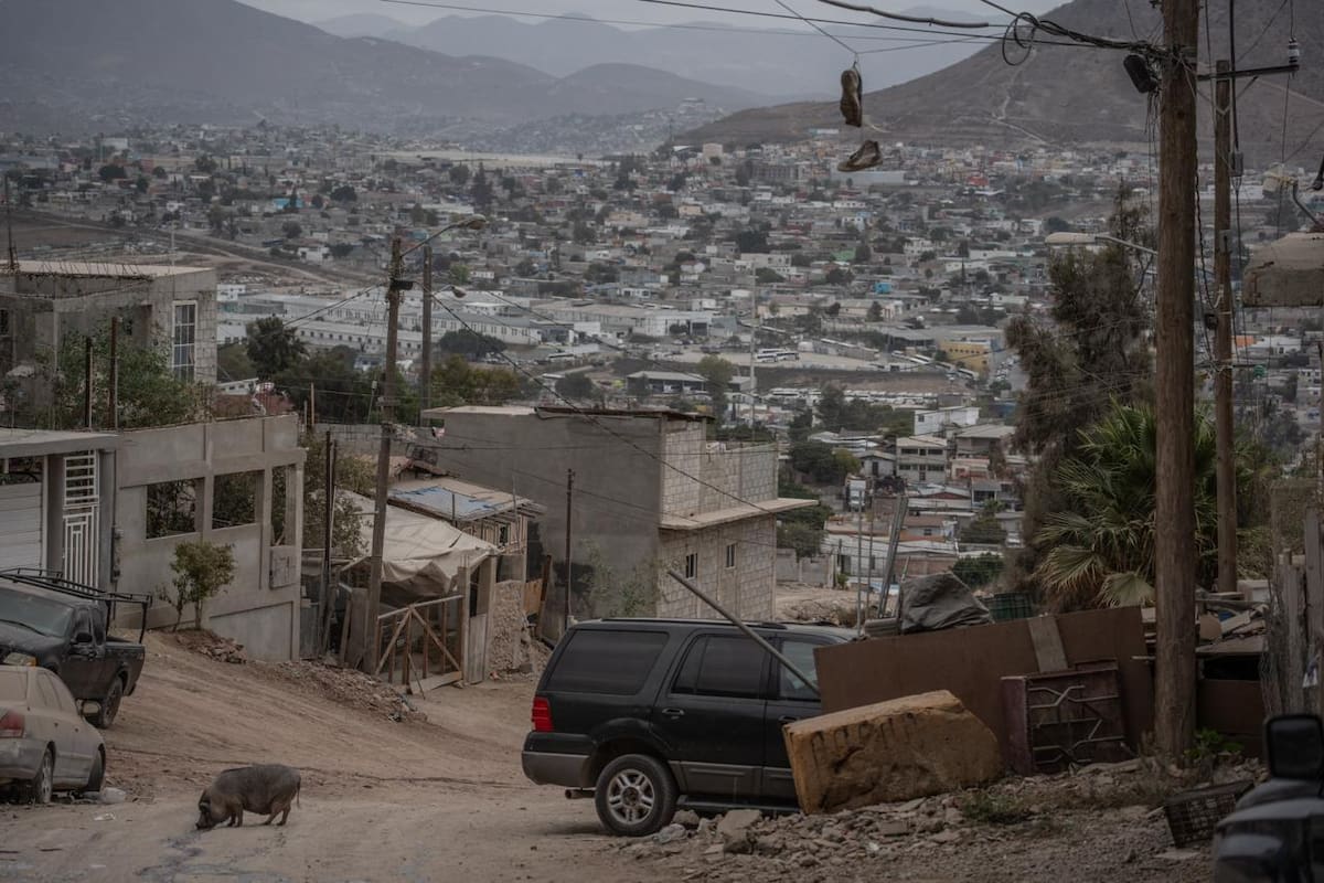 El hallazgo ocurrió en un camino de terracería, esquina con la calle Lomas de Santa María. Foto: Border Zoom