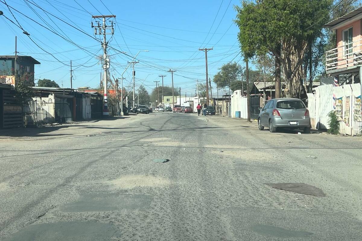 Vecinos de la colonia Voluntad solicitan reparen sus calles