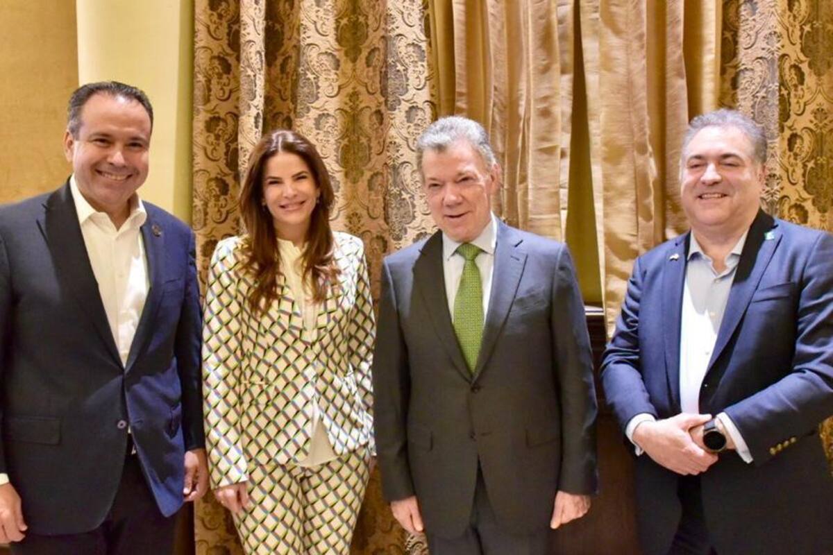 Reconoce ex presidente colombiano uso de energía renovable en Hermosillo