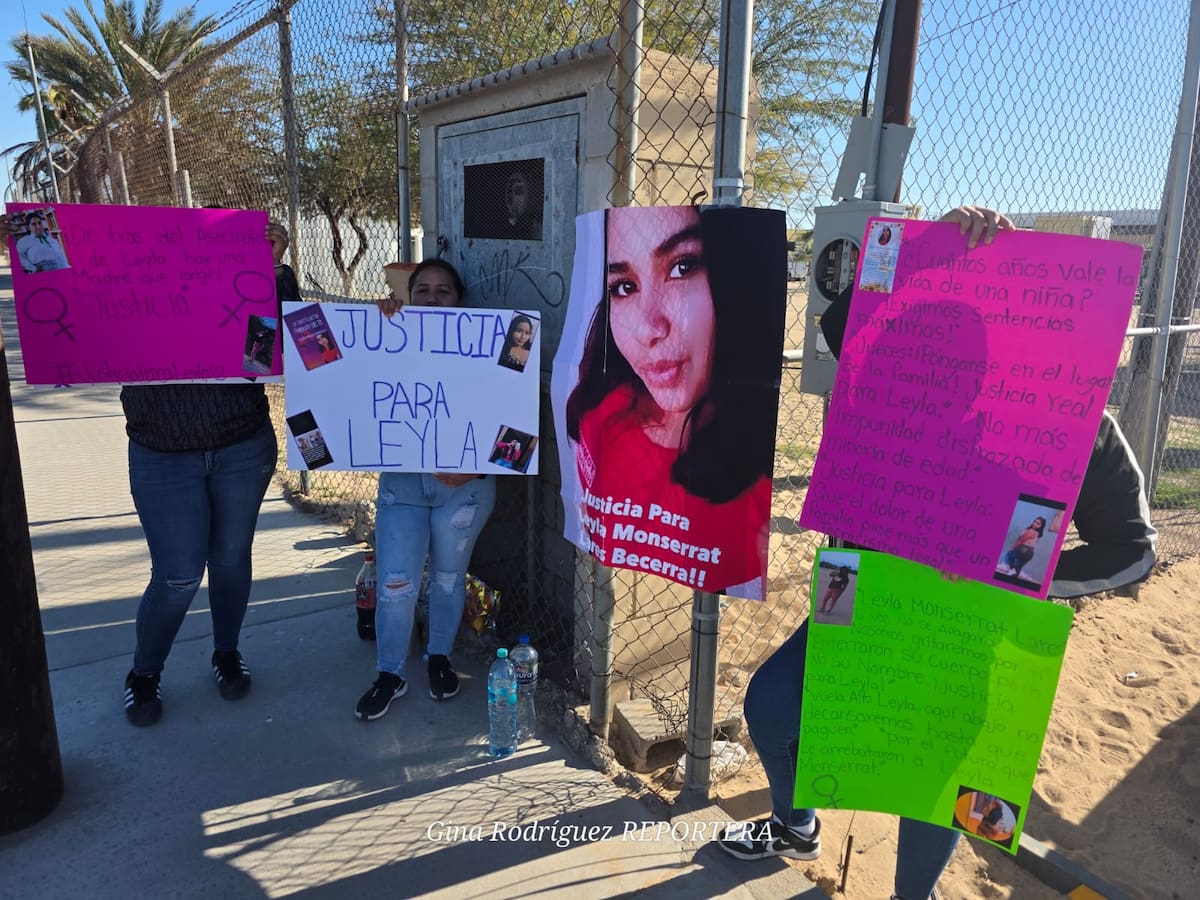 Madre de Leyla exige justicia por el asesinato de su hija; se manifiesta afuera de juzgados en SLRC l Foto: Gina Rodriguez