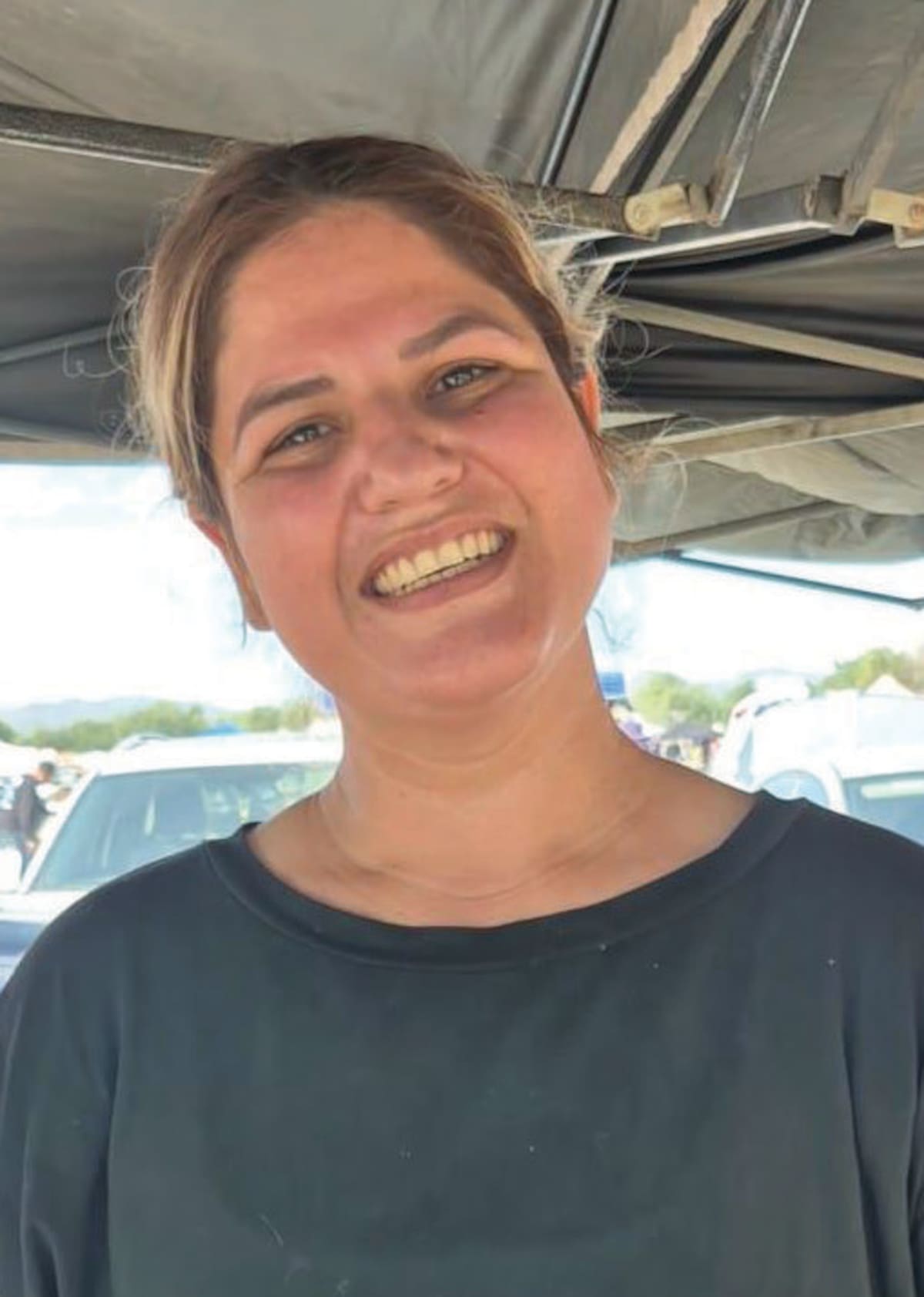 Angélica Ramírez, nieta de Doña Mica, hace gorditas para vender en los tianguis de San Pedro El Saucito y de la Café Combate. FOTO: JESÚS ALBERTO LÓPEZ