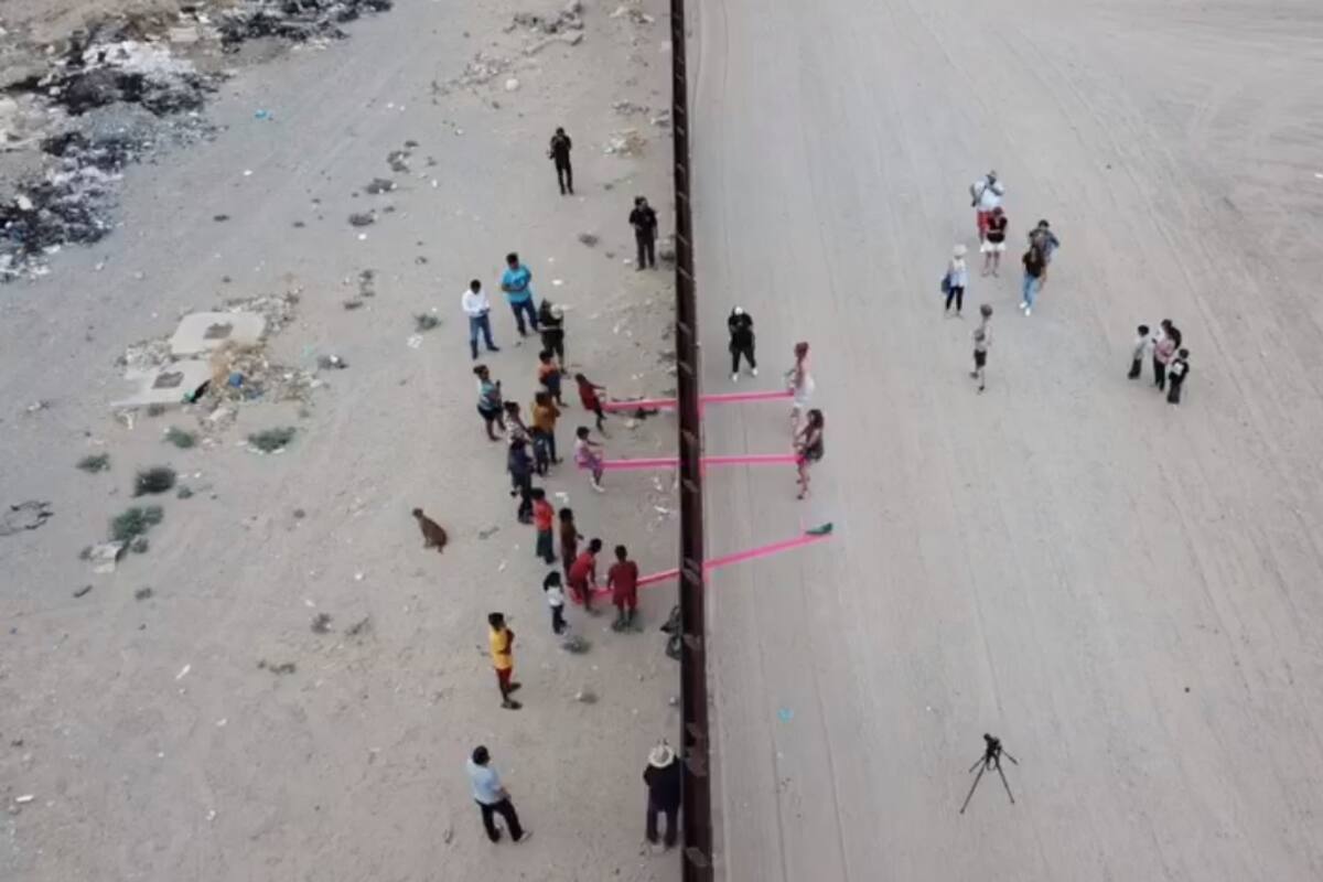 Instalan “sube y baja” en muro fronterizo entre EU y México