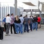 Regresan filas de 1 hora de espera en garitas de Mexicali