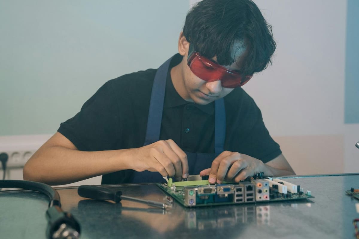 ITH inaugura en Hermosillo el primer laboratorio de semiconductores y aeronáutica del país