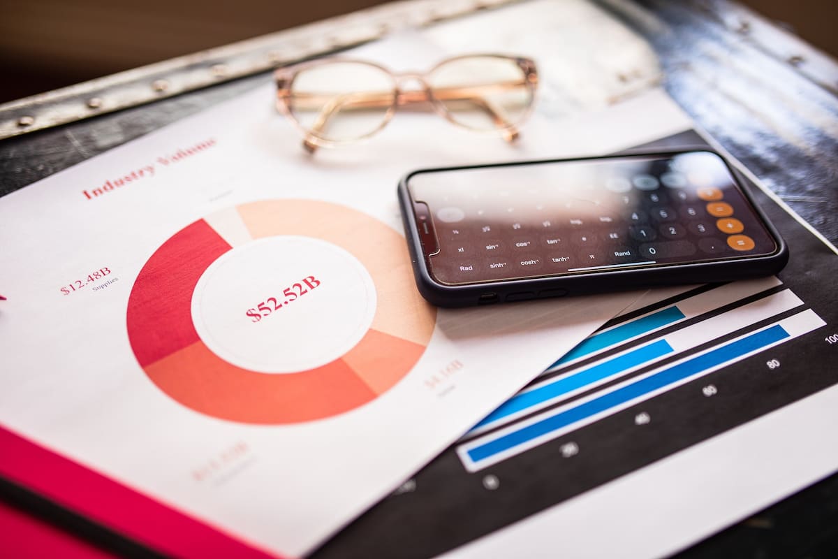 Conoce las 10 reglas de John Bogle para invertir con éxito: Principios clave del padre de la inversión pasiva