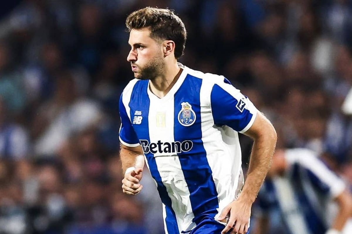 Santiago Giménez debuta con el Porto y roza el gol en el último suspiro de la victoria ante Moreirense