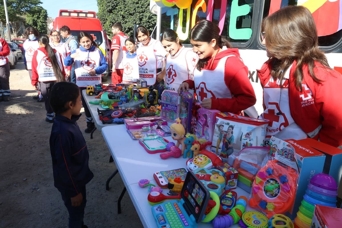 Cruz Roja entrega más de 600 juguetes a niños que acuden a comedores comunitarios en Hermosillo