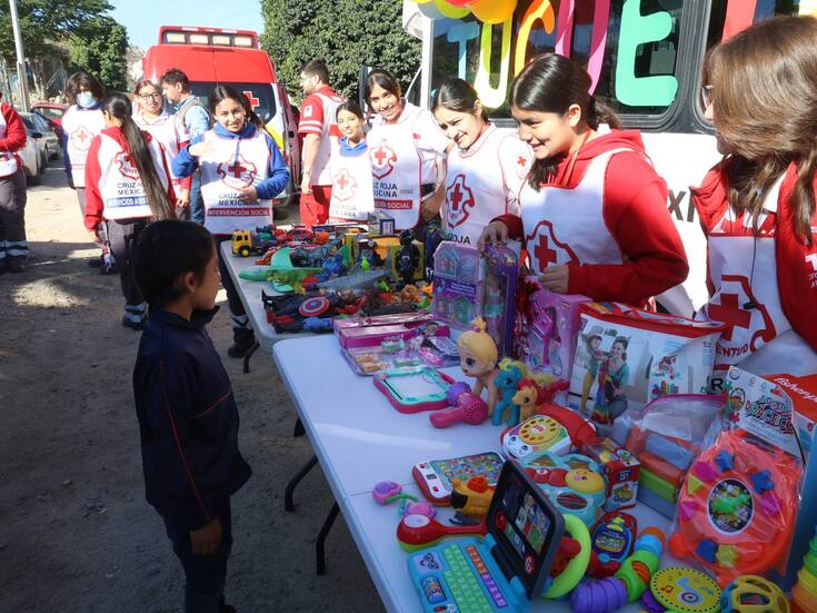 Cruz Roja entrega más de 600 juguetes a niños que acuden a comedores comunitarios en Hermosillo