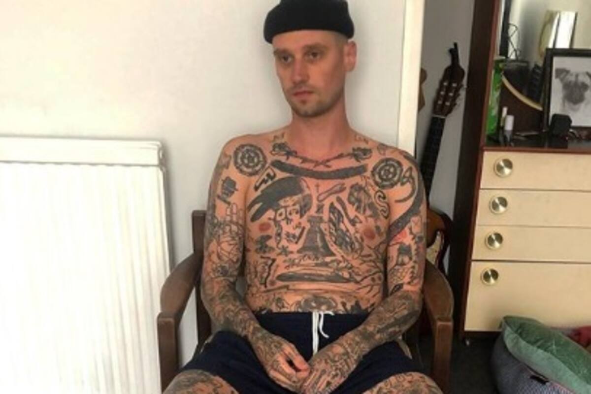 Hombre se realizó un tatuaje por cada día de cuarentena