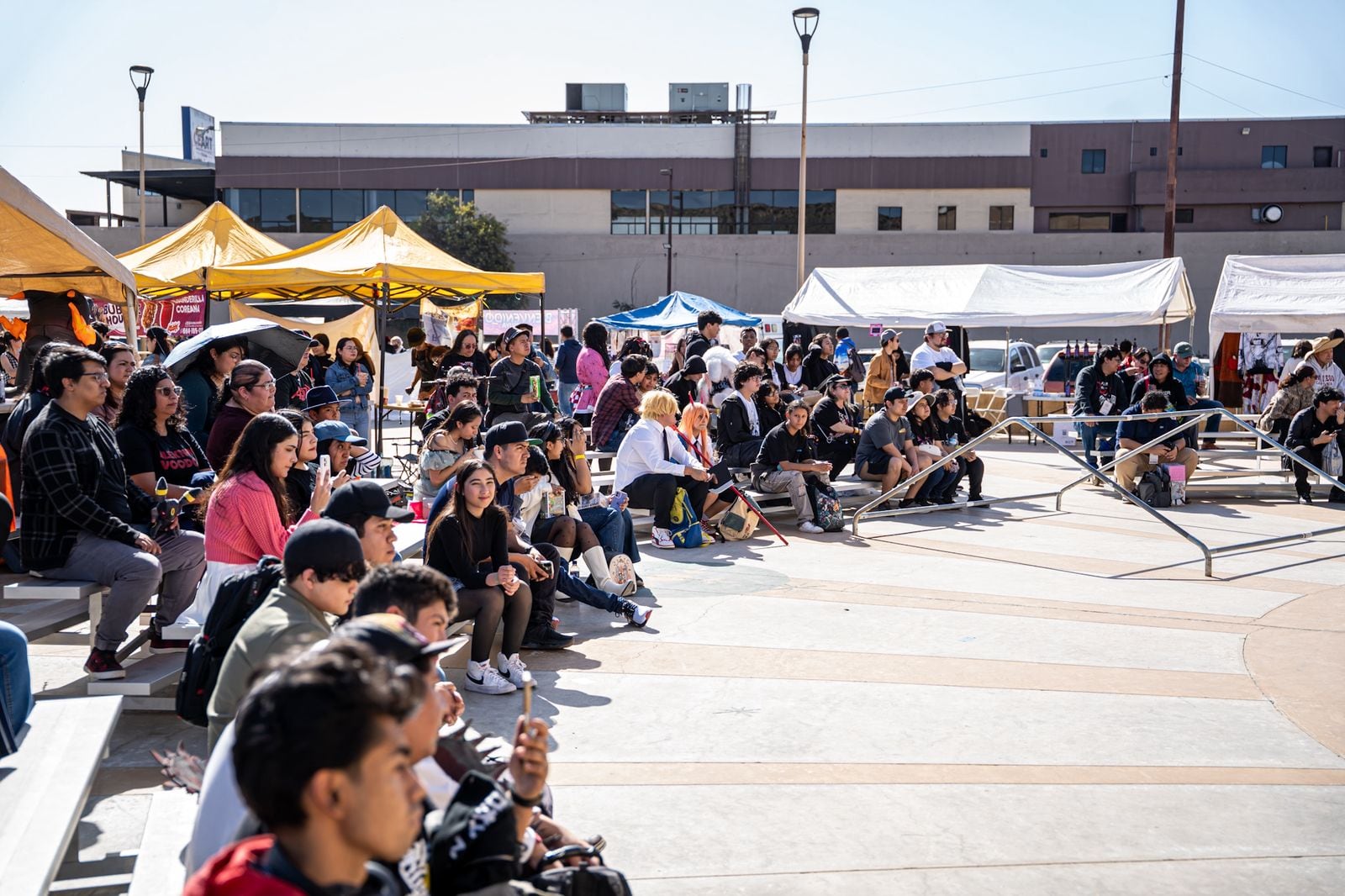 La Expo Shibuya congregó a aficionados del anime y la cultura japonesa en el CEART Tijuana, con pasarela de cosplay, venta de artículos y la participación de personajes inspirados en series populares. Foto: Border Zoom
