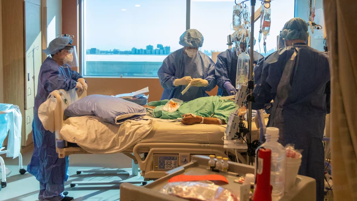 Una mujer va dos veces a urgencias por un fuerte dolor de cabeza, la envían a casa con tratamiento para aliviar el dolor y días después fallece tras descubrir que tenía un aneurisma cerebral