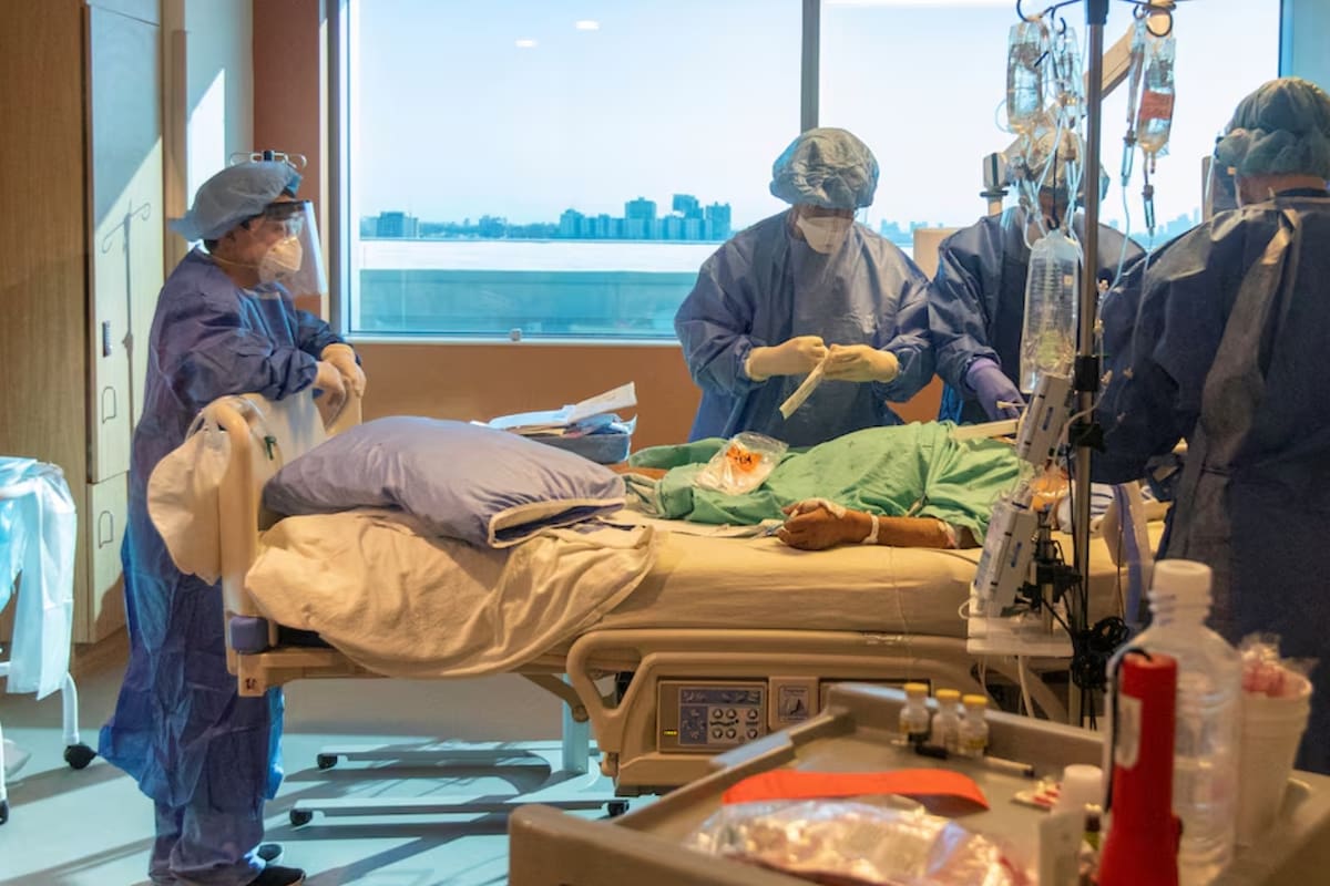 Una mujer va dos veces a urgencias por un fuerte dolor de cabeza, la envían a casa con tratamiento para aliviar el dolor y días después fallece tras descubrir que tenía un aneurisma cerebral