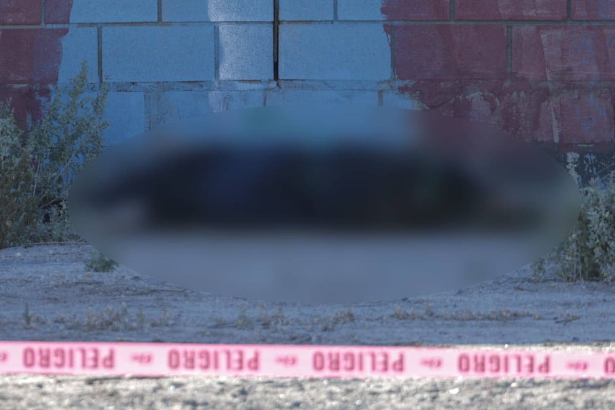 Golpe en la cabeza, causa de muerte de encobijado encontrado en lote baldío