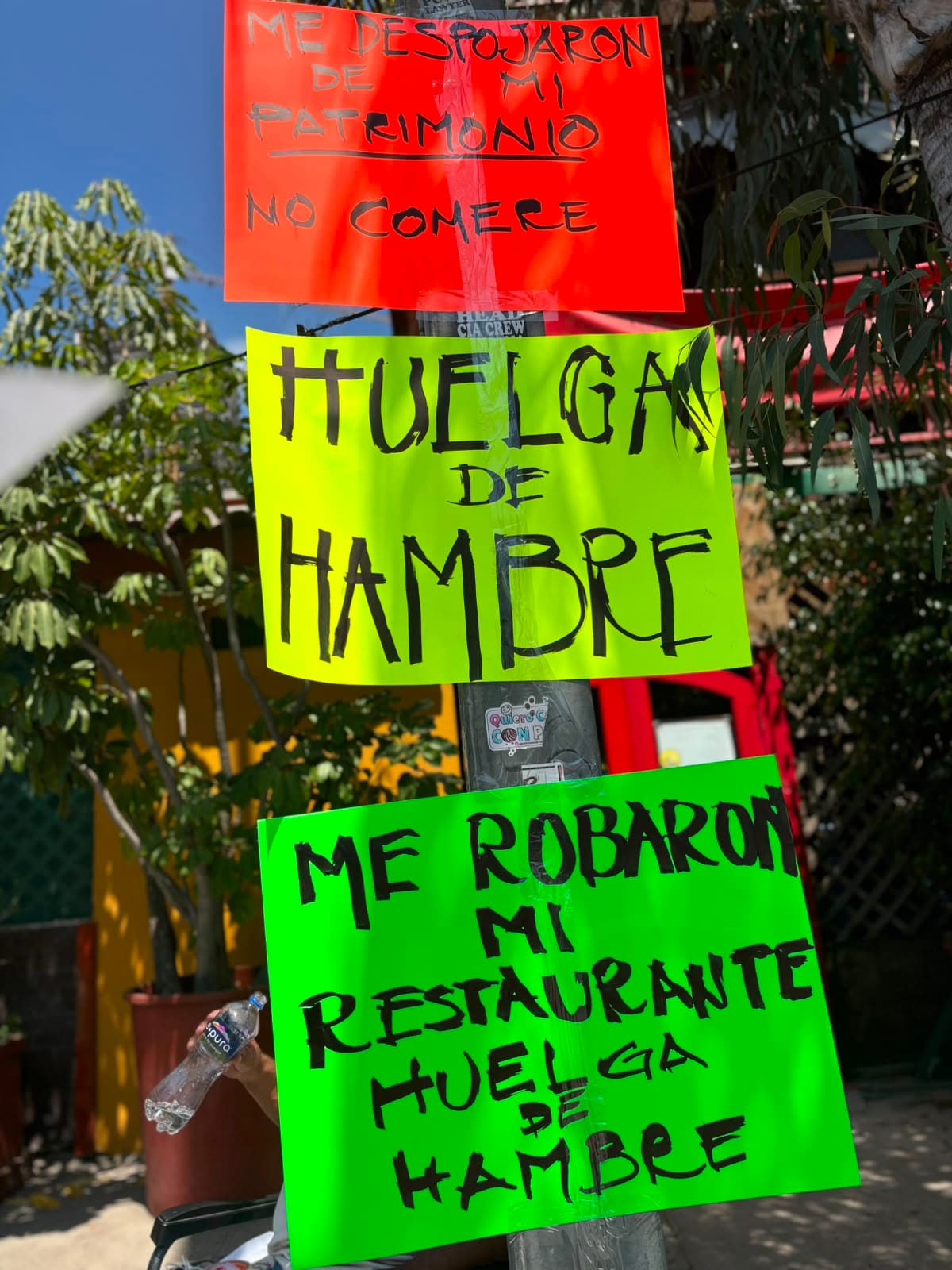 Mario Alberto Rodríguez Amador exige una respuesta de las autoridades y denuncia que perdió el control de dos establecimientos que asegura forman parte de su patrimonio familiar. Foto: Lorena Salinas