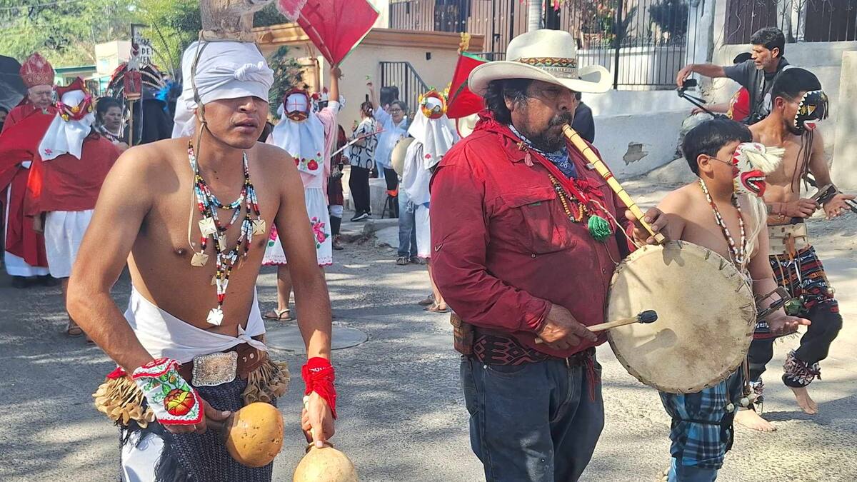 El arzobispo de Hermosillo, Ruy Rendón Leal, acudió ayer Domingo
Ramos a la ramada de los fariseos en el Coloso Bajo. Foto: GH