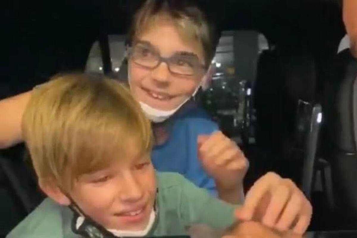 Regala Ricky Martin tierna mascota a sus hijos