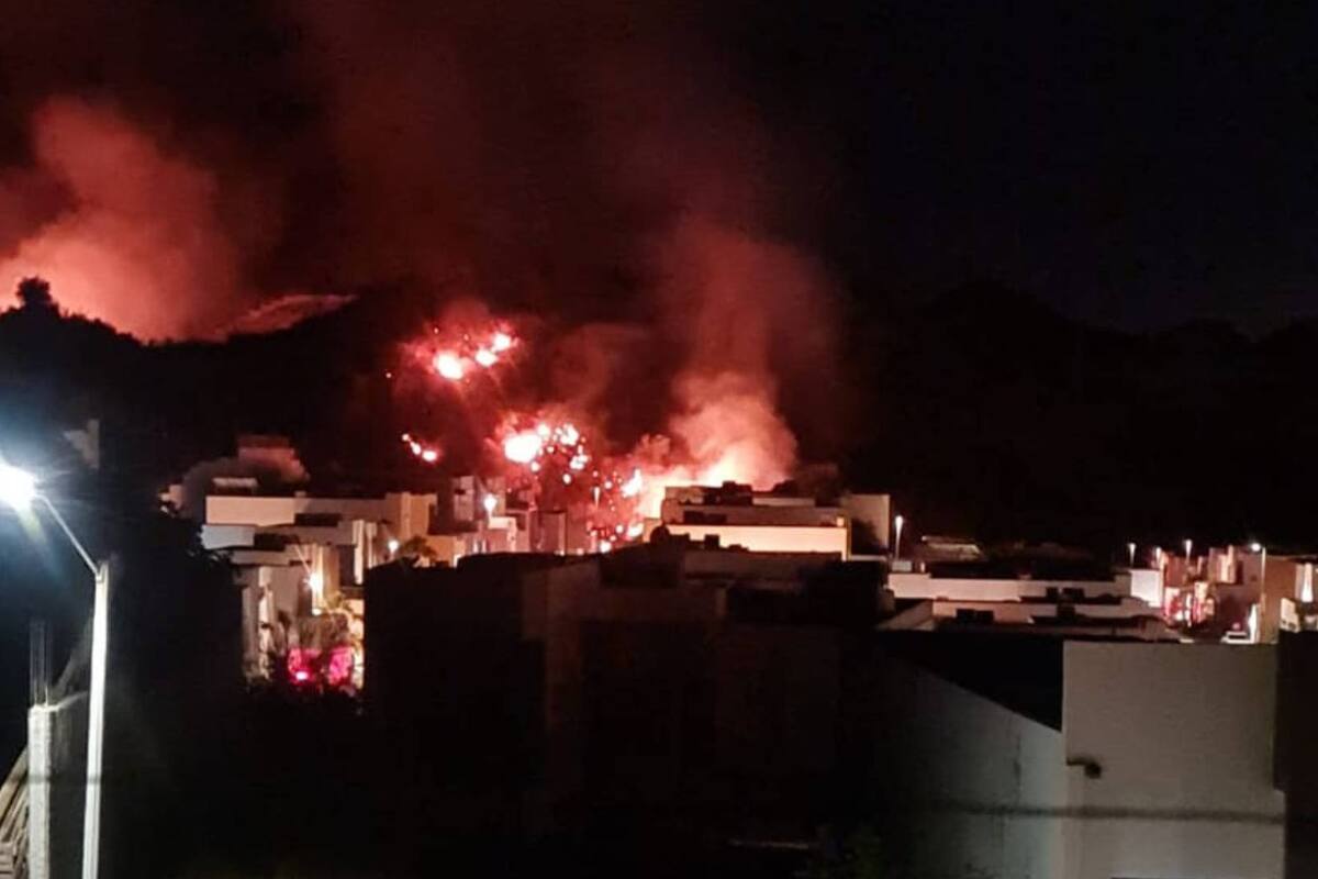Se registra incendio en Cerro del Bachoco; elementos de Bomberos trabajan para sofocarlo