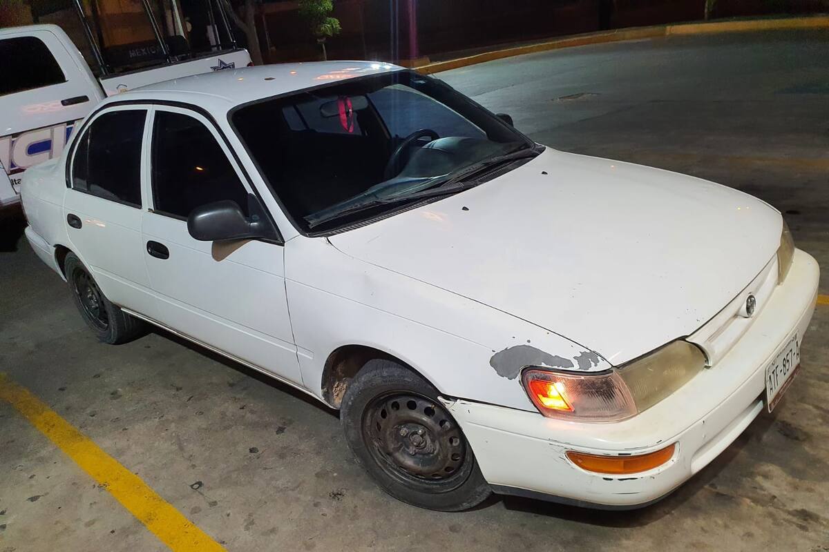 Aseguran a hombre con auto robado al sur de Mexicali
