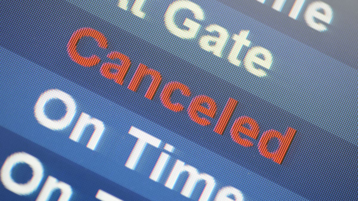 Los pasajeros afectados tuvieron que esperar hasta el día siguiente para continuar su viaje rumbo a Toronto, luego de que la salida original quedara cancelada.