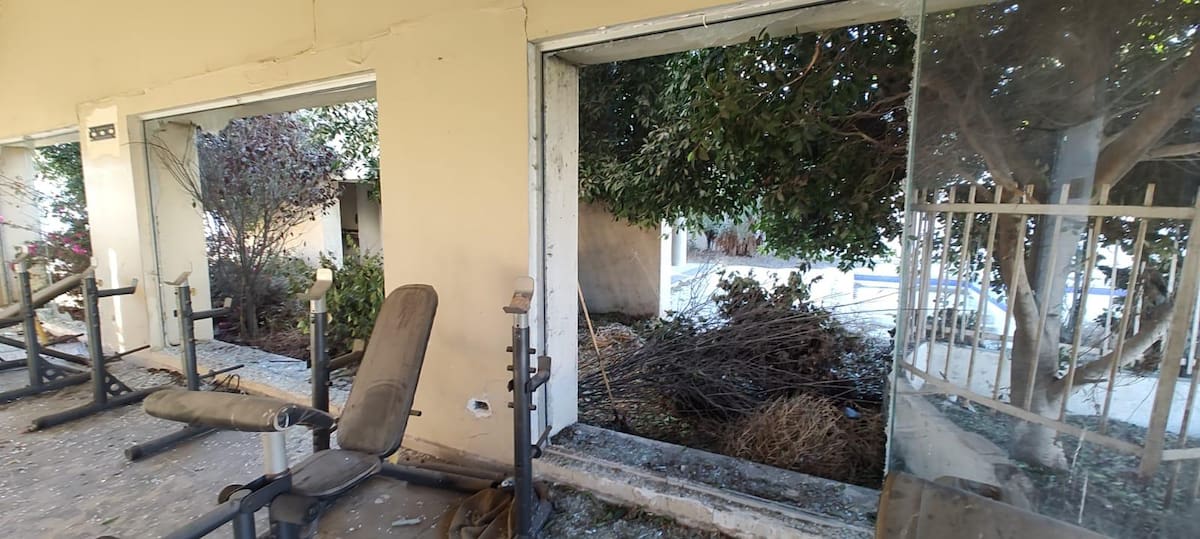 Vecinos alertan riesgos por deterioro y presencia de personas en el inmueble, y piden intervención urgente para recuperar el espacio y garantizar la seguridad. Foto: Cortesía