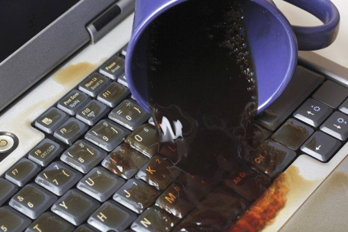 Qué hacer si se moja tu laptop