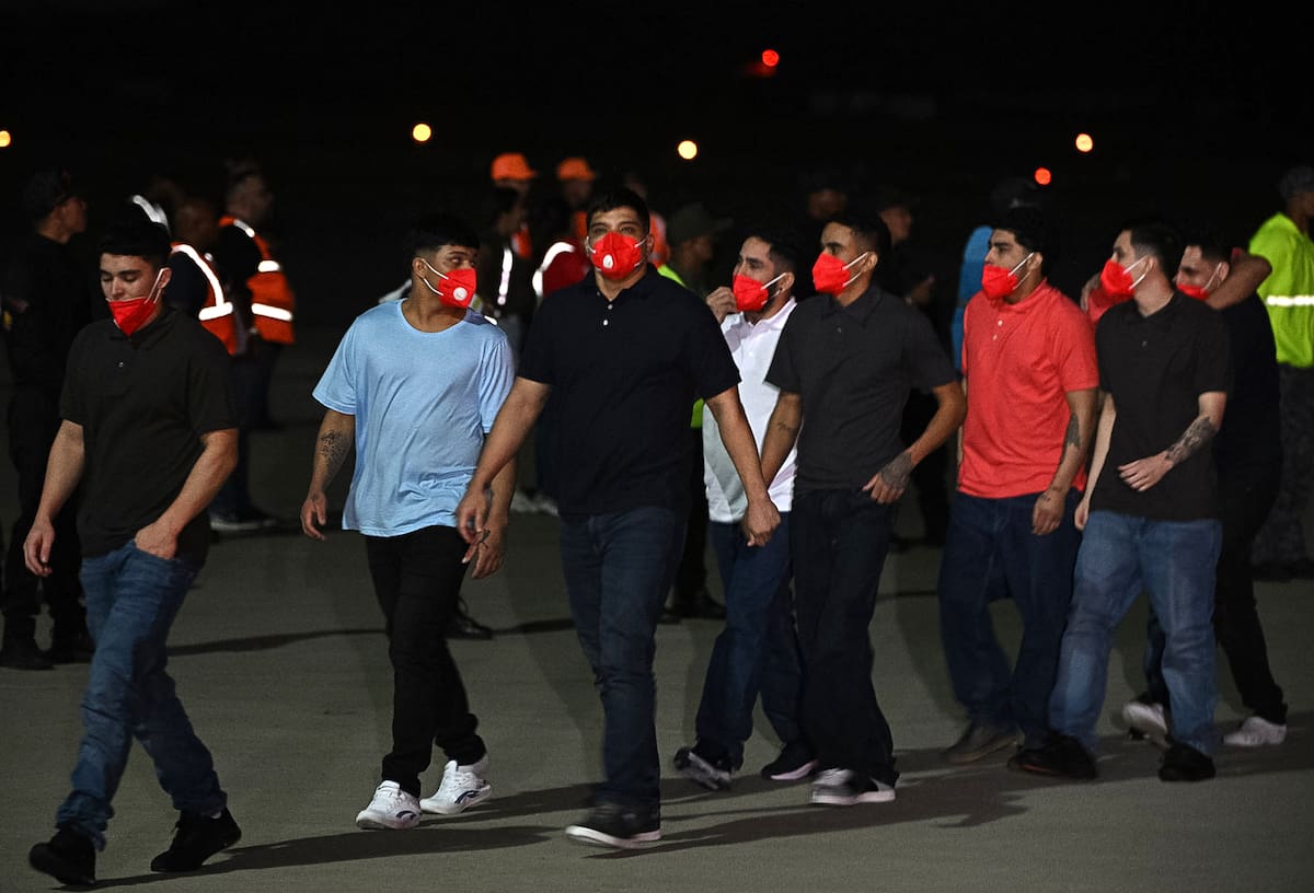 LA GUAIRA, 18 julio, 2025 (Xinhua) - Migrantes venezolanos que se encontraban detenidos en El Salvador por Estados Unidos llegan al Aeropuerto Internacional Simón Bolívar, en Maiquetía, estado de La Guaira, Venezuela, el 18 de julio de 2025. (Xinhua/Str) (ms) (vf)