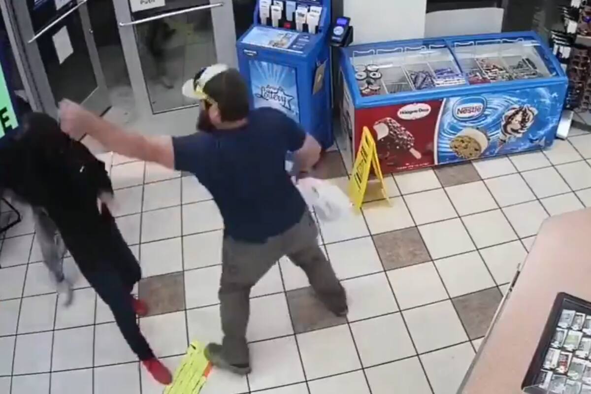 VIDEO: En Arizona, “marine” veterano desarma asaltante armado
