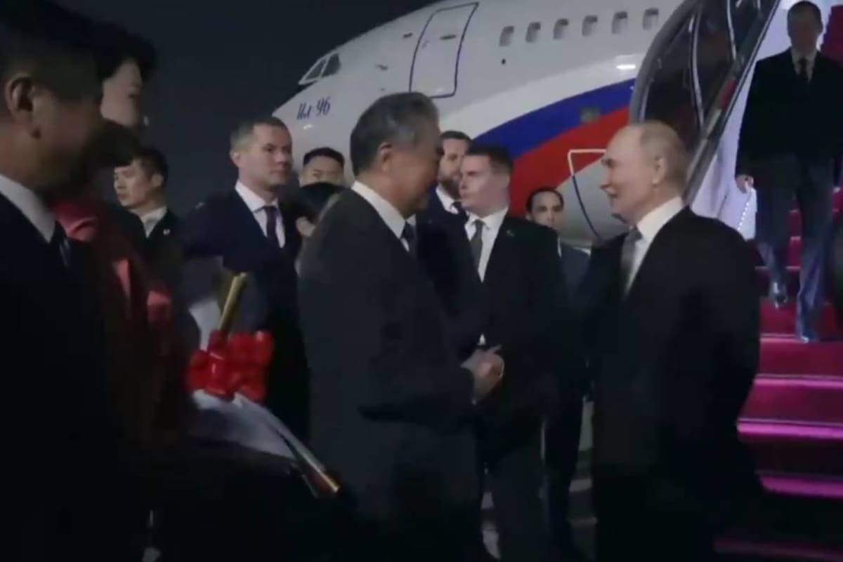Así aterriza Putin en Pekín para su reunión con Xi Jinping (VIDEO)