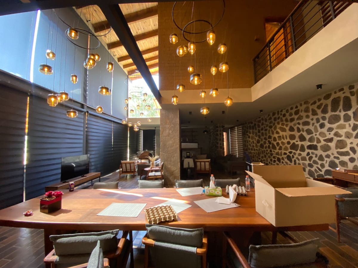 Revelan el último escondite de El Mencho en Tapalpa: altar, medicamentos y víveres. Foto: El Blog del Narco @narcoblogger