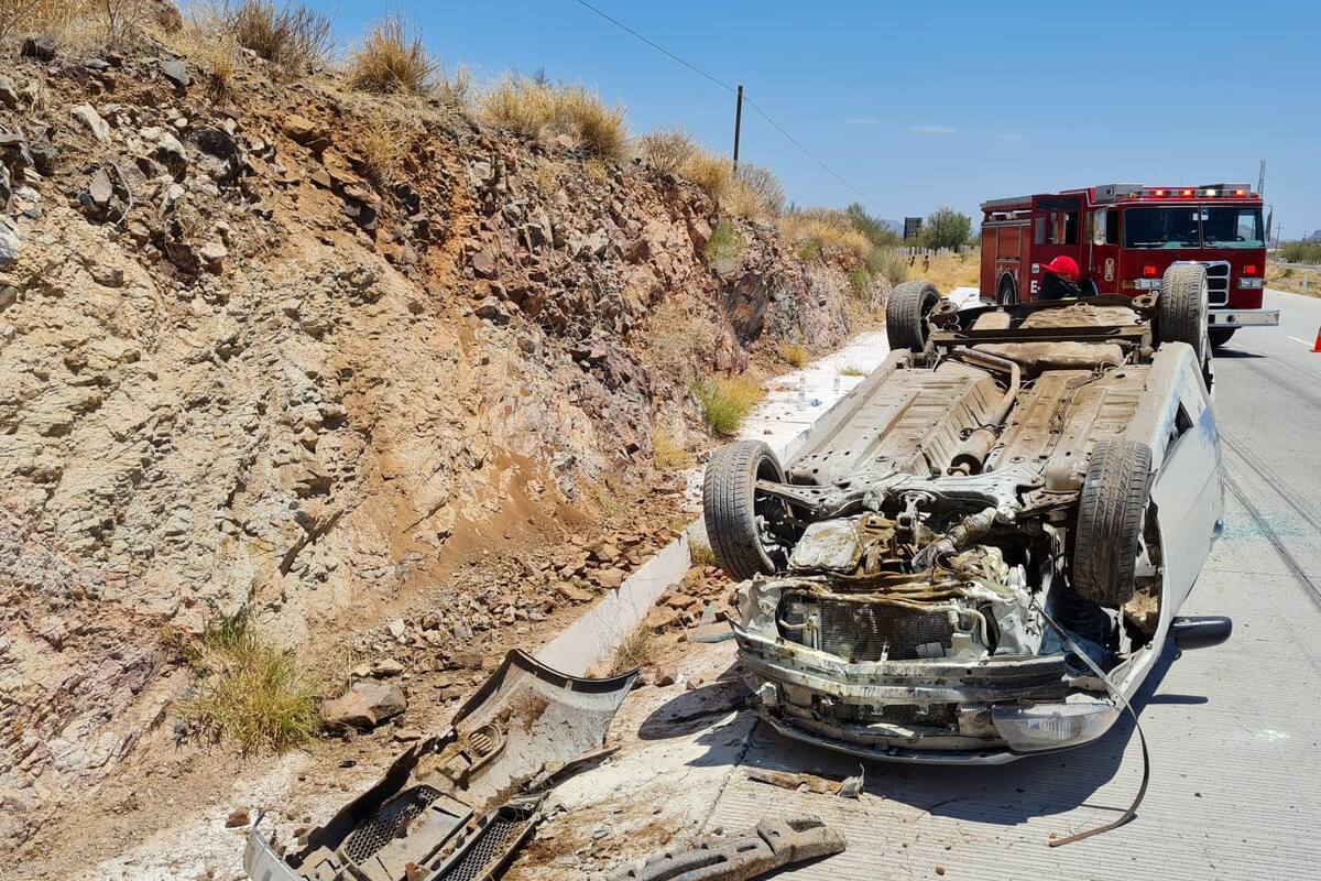 Reportan dos lesionadas tras volcamiento en la carretera Hermosillo-Guaymas