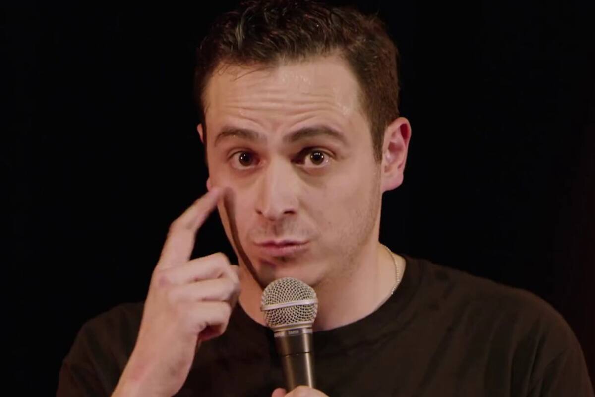 Tunden en redes a standupero por chiste pedófilo