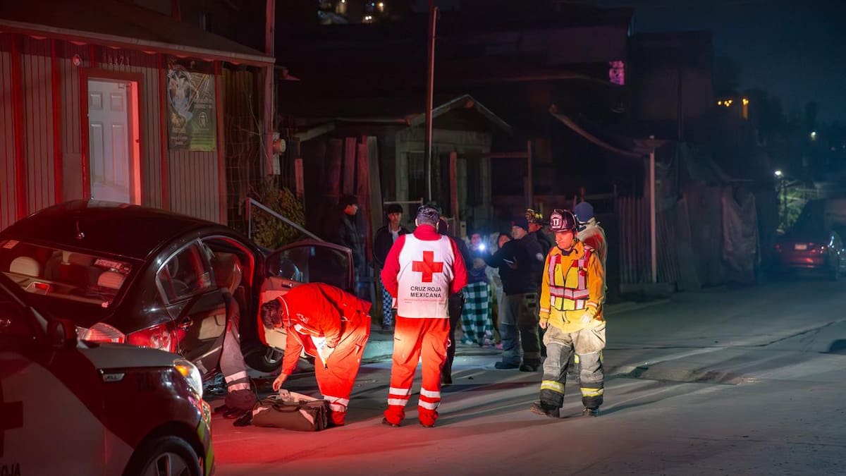 Conductor es asesinado a balazos y choca contra iglesia en colonia Reforma