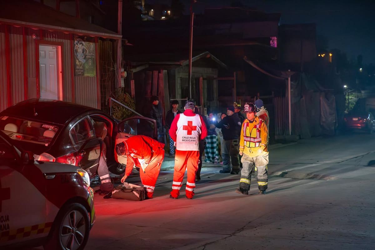 Conductor es asesinado a balazos y choca contra iglesia en colonia Reforma