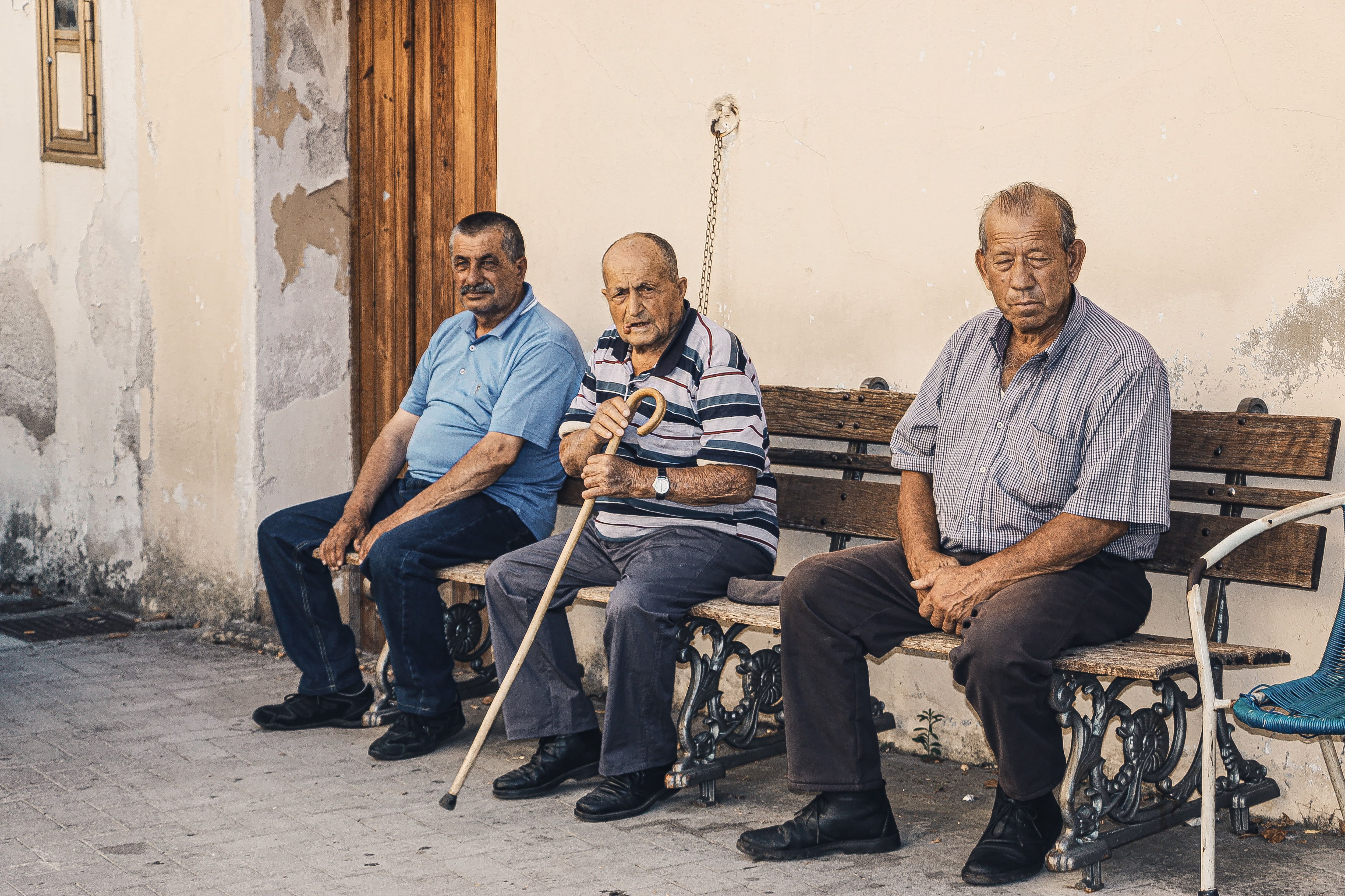 La psicología señala que saludar a los vecinos es un gesto sencillo que puede fortalecer la convivencia y el bienestar emocional. Foto: Pexels