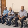 La psicología explica que las personas que siempre saludan a sus vecinos no solo son amables, sino que fortalecen la convivencia, reducen el aislamiento y favorecen su bienestar emocional