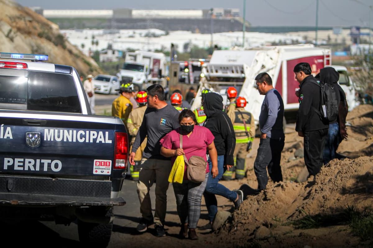 Se vieron involucradas dos unidades, paramédicos atendieron a tres personas. Foto: Border Zoom