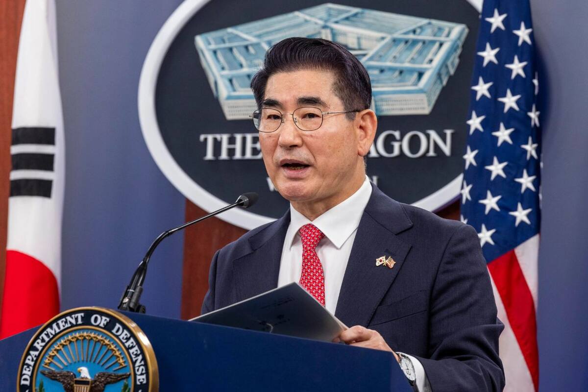 Exministro de Defensa de Corea del Sur intenta quitarse la vida mientras está bajo custodia