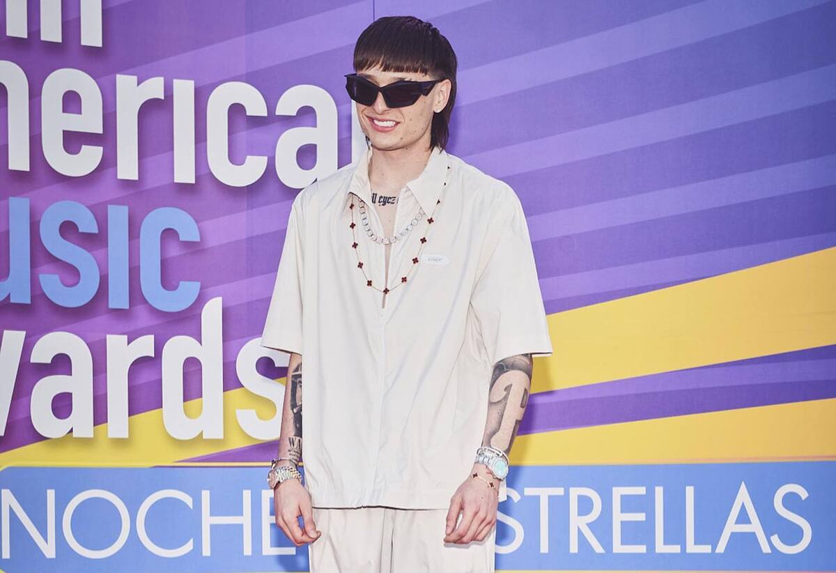 Peso Pluma reveló todo lo que ha aprendido sobre la fama.