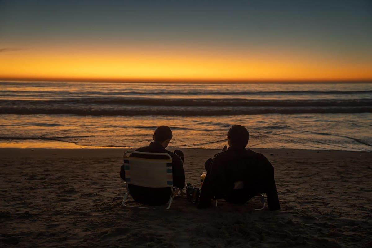Calor de 30 grados lleva a familias a la playa en Tijuana