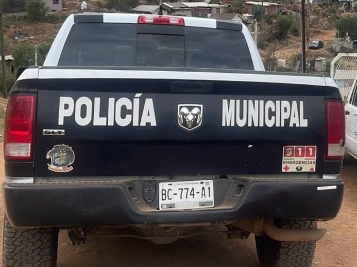 Arrestan a pareja por pelear en la vía pública con golpes y patadas