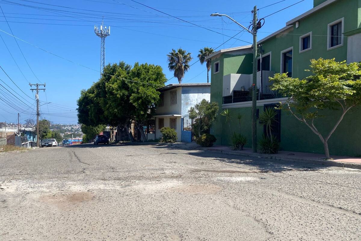 La presencia de baches en vías que colindan con las avenidas “Del Encino” y “Abraham González” son las que más impacto ha causado a la comunidad.