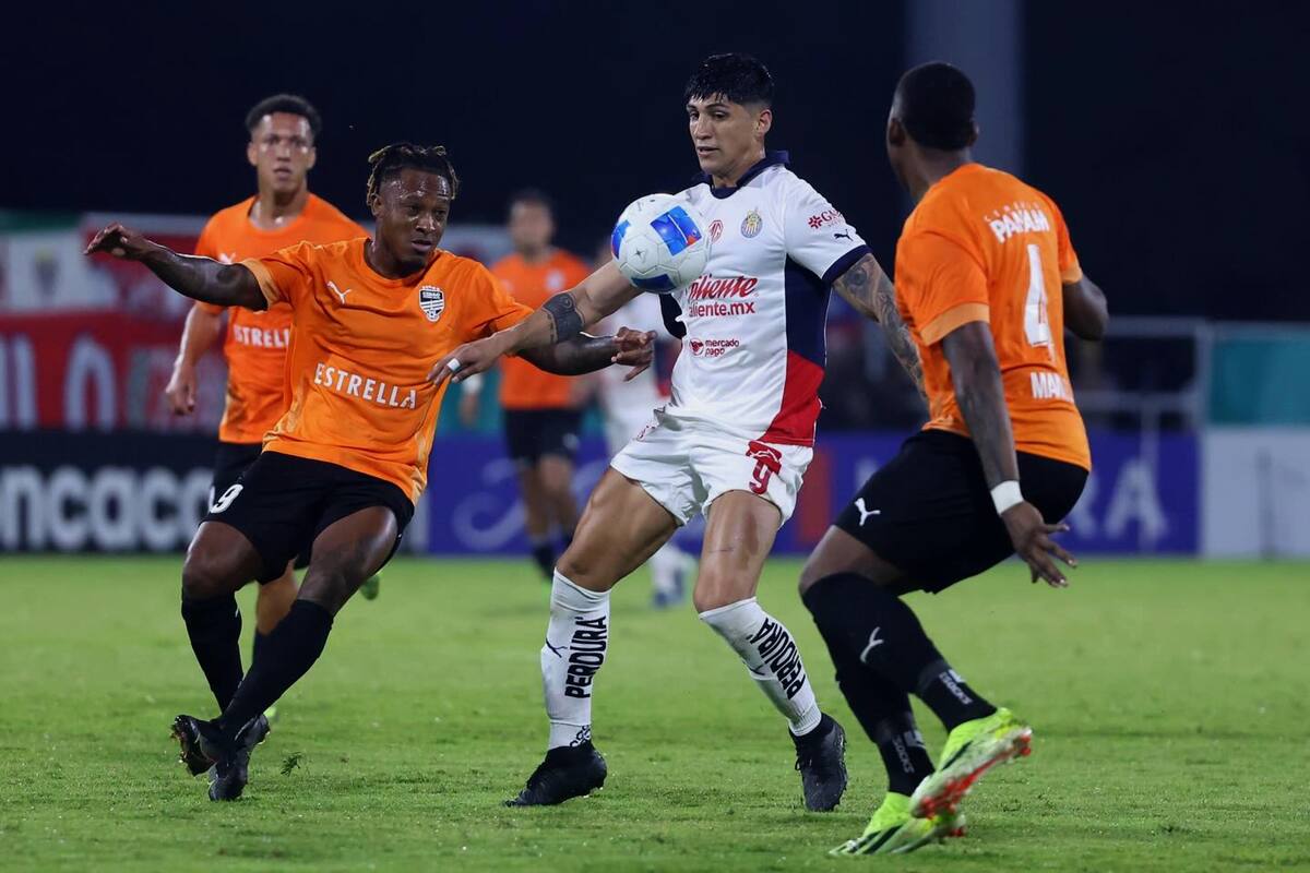 Con ‘Chicharito’ y Pulido en la cancha, Chivas rescata un sufrido empate en Dominicana