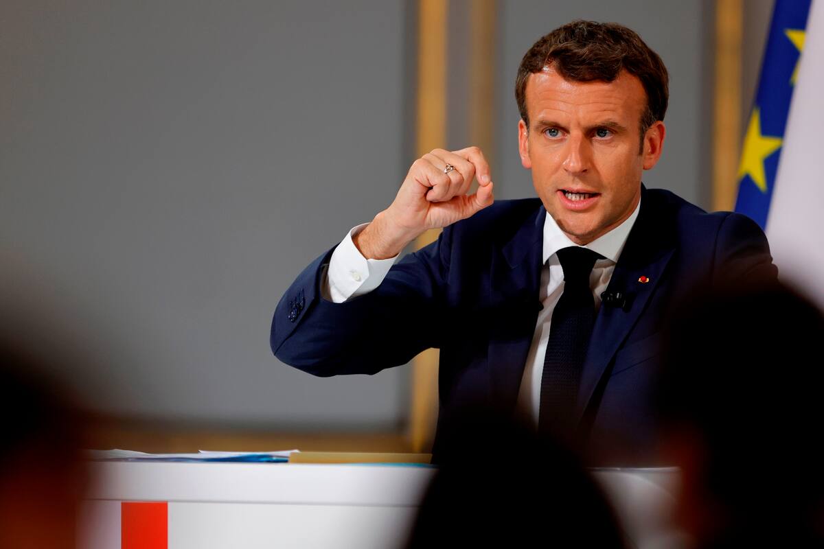 Presidente de Francia considera posible entrar en guerra