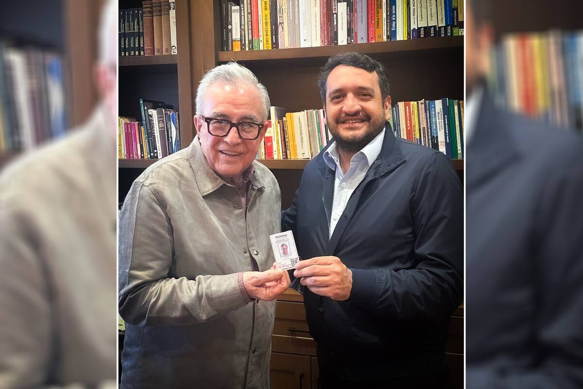 Rocha Moya se afilia a Morena: “Es un gusto recibir mi credencial de afiliación”
